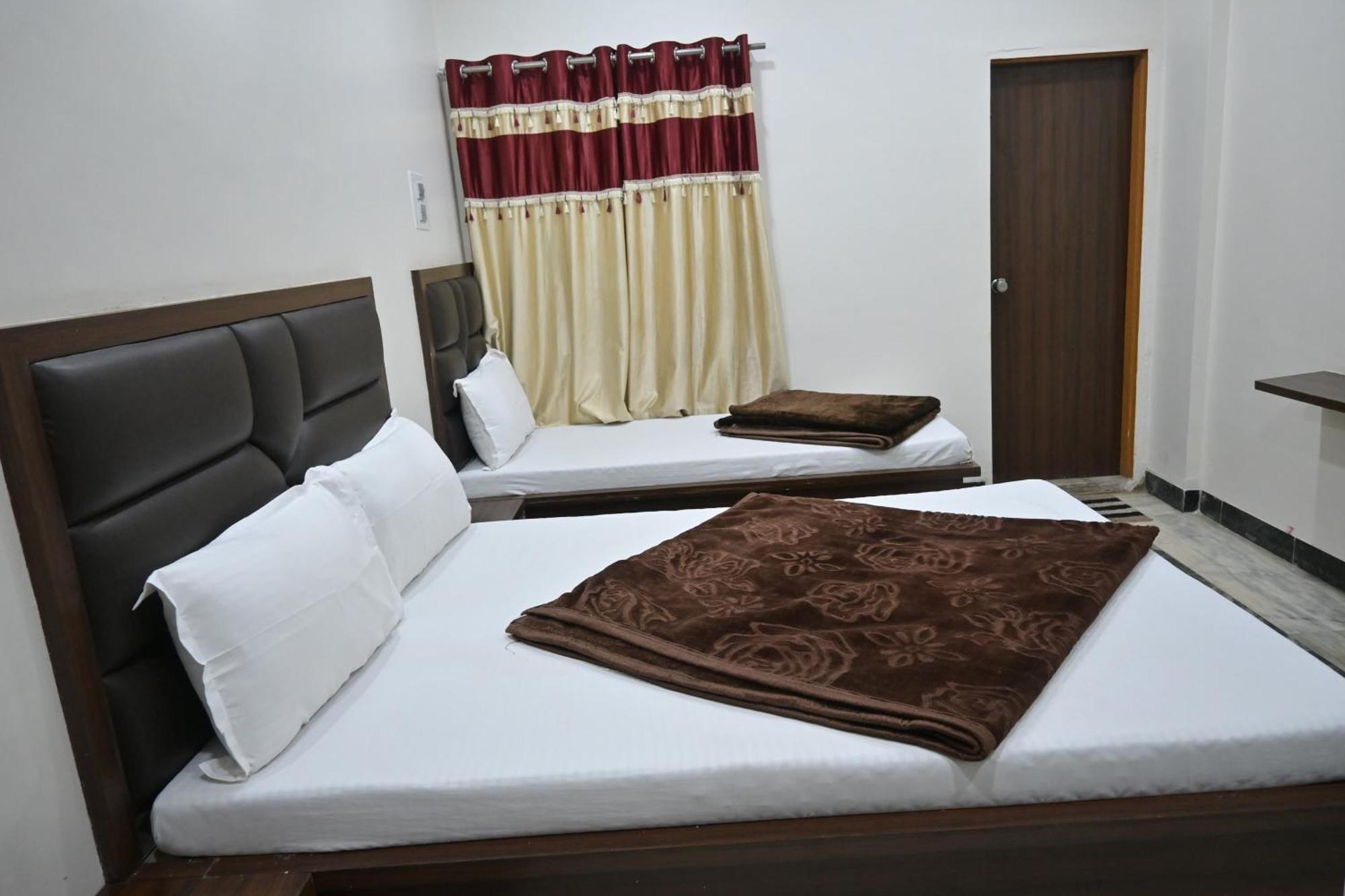 Hotel Roshan Palace Ambaji Kültér fotó