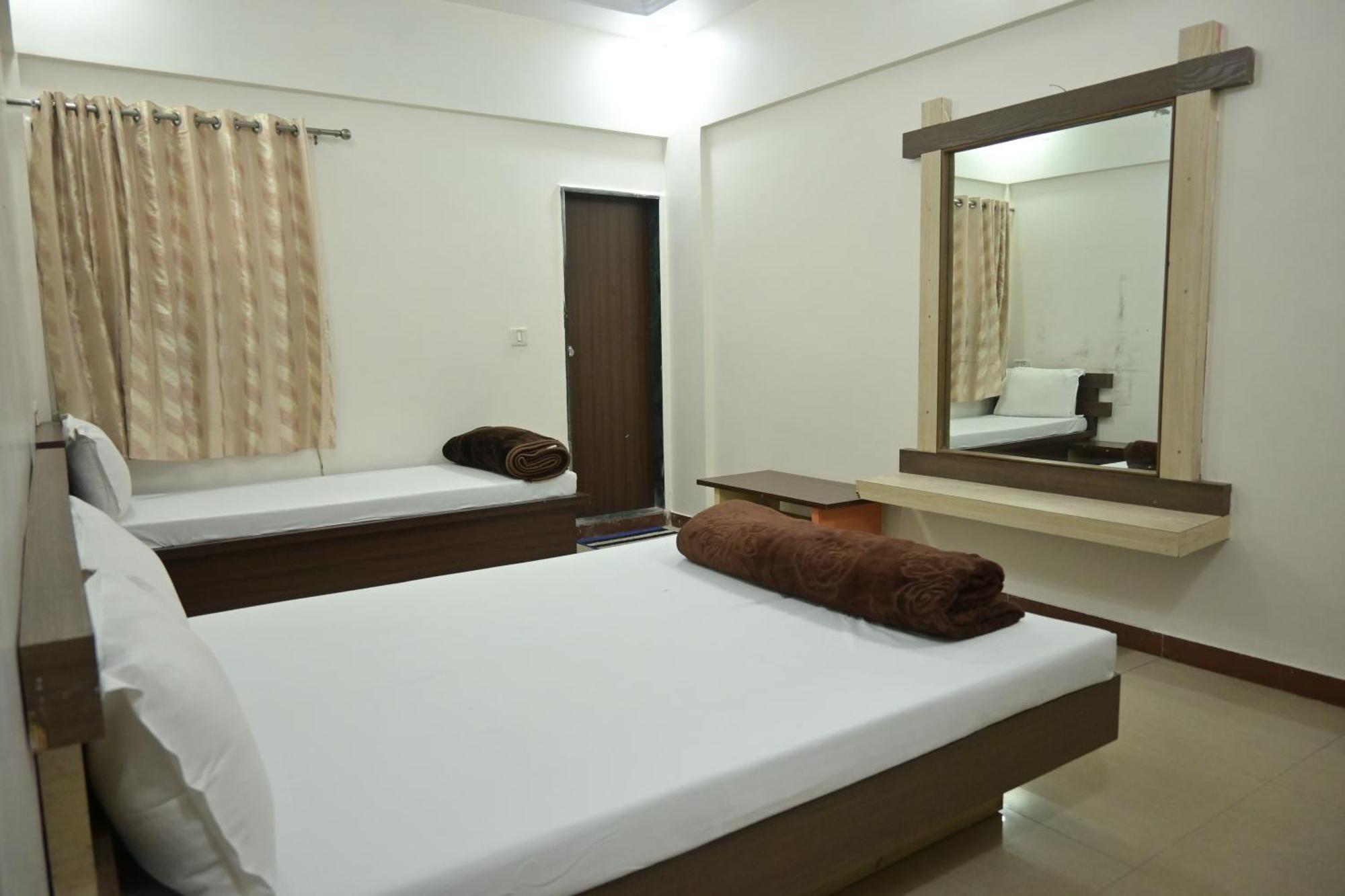 Hotel Roshan Palace Ambaji Kültér fotó