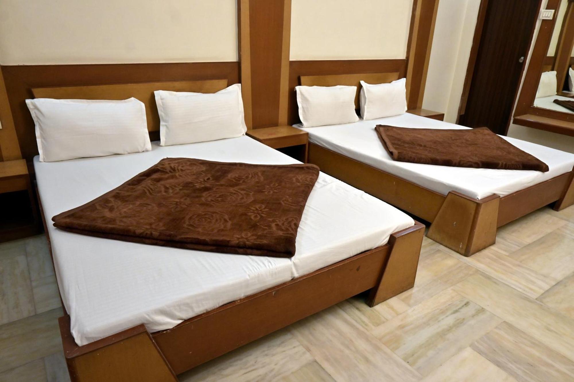 Hotel Roshan Palace Ambaji Kültér fotó