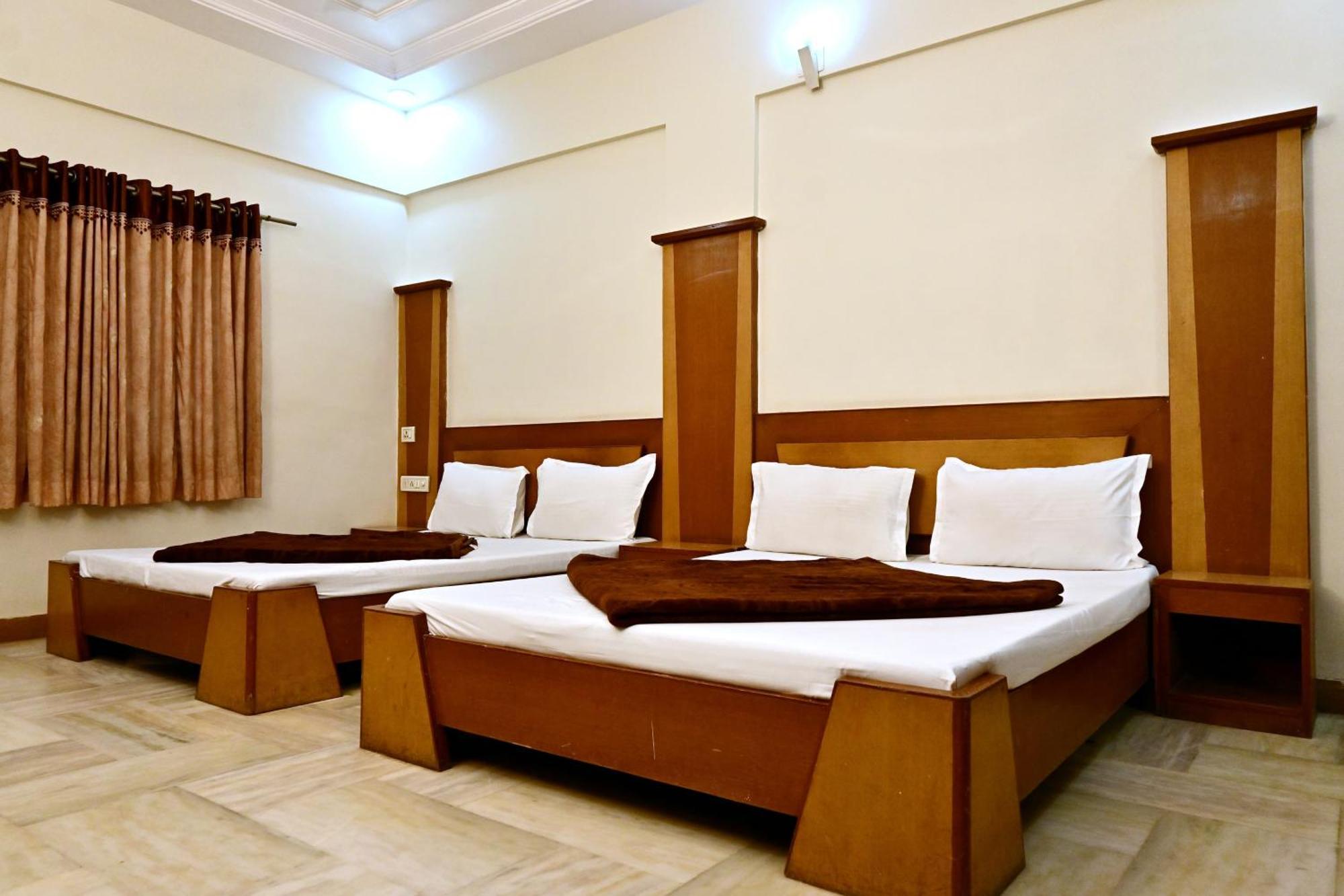 Hotel Roshan Palace Ambaji Kültér fotó